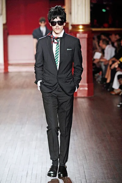 Look 15